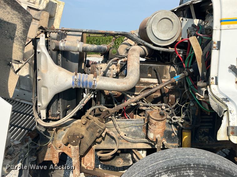 image for item MG9428 1992 Freightliner FLD  fertilizer delivery truck