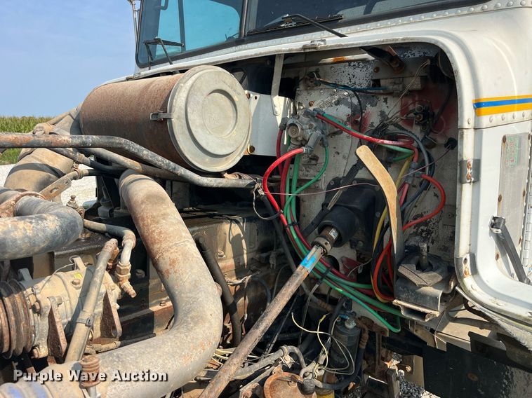 image for item MG9428 1992 Freightliner FLD  fertilizer delivery truck