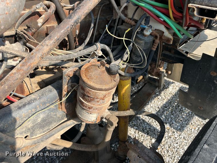 image for item MG9428 1992 Freightliner FLD  fertilizer delivery truck