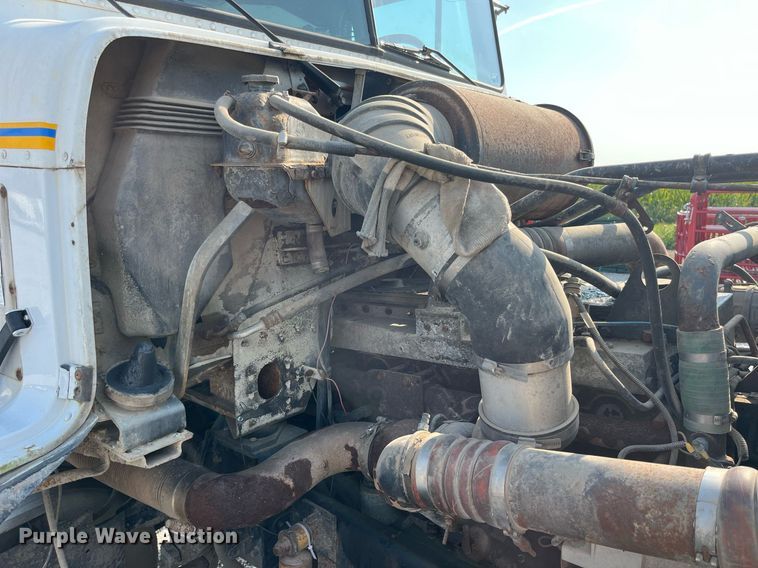 image for item MG9428 1992 Freightliner FLD  fertilizer delivery truck