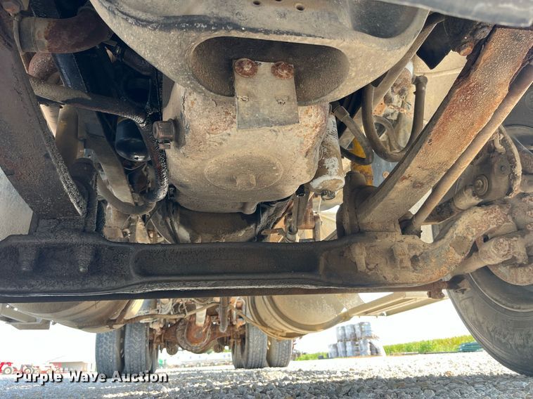 image for item MG9428 1992 Freightliner FLD  fertilizer delivery truck