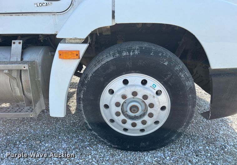 image for item MG9428 1992 Freightliner FLD  fertilizer delivery truck