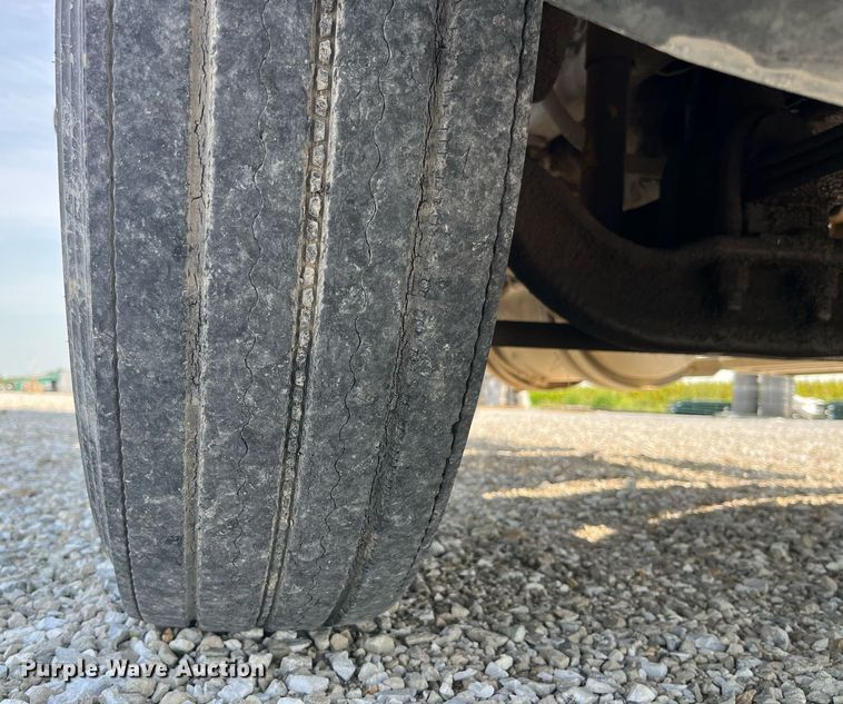 image for item MG9428 1992 Freightliner FLD  fertilizer delivery truck