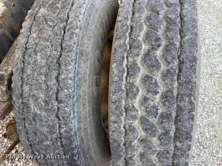 image for item MG9428 1992 Freightliner FLD  fertilizer delivery truck