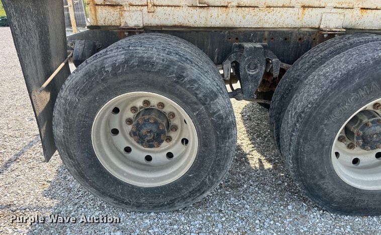 image for item MG9428 1992 Freightliner FLD  fertilizer delivery truck