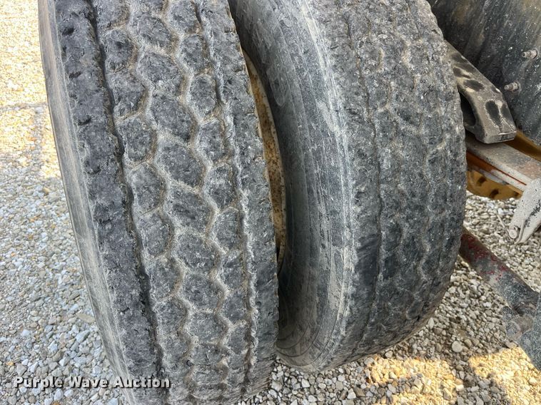 image for item MG9428 1992 Freightliner FLD  fertilizer delivery truck