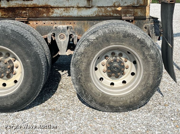 image for item MG9428 1992 Freightliner FLD  fertilizer delivery truck