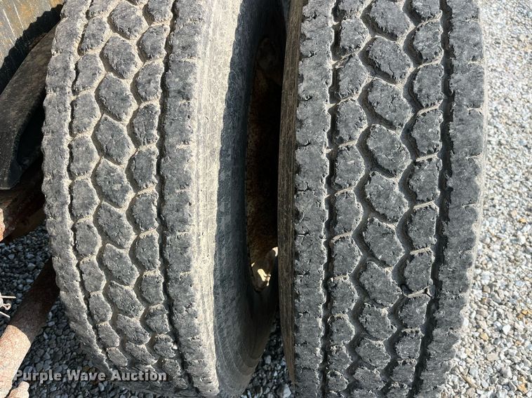 image for item MG9428 1992 Freightliner FLD  fertilizer delivery truck