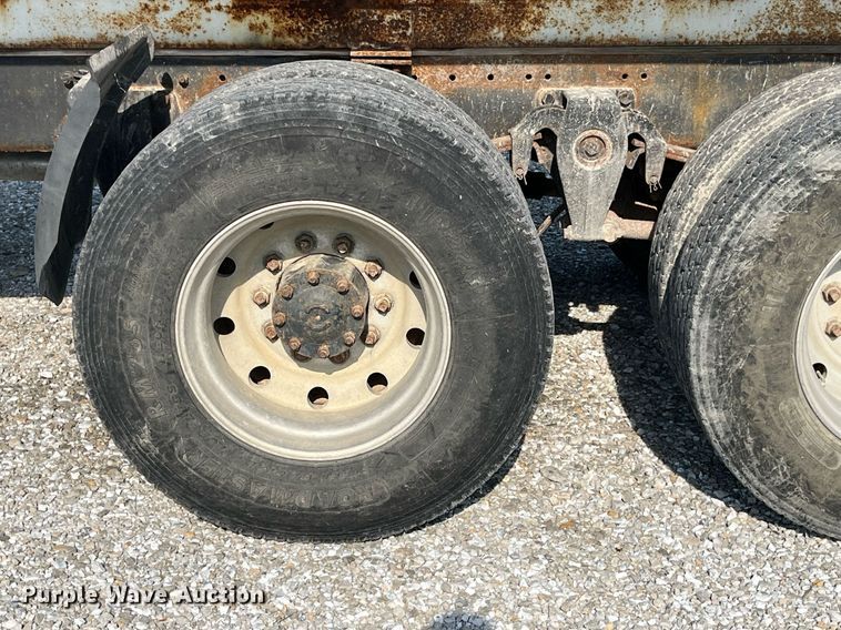 image for item MG9428 1992 Freightliner FLD  fertilizer delivery truck