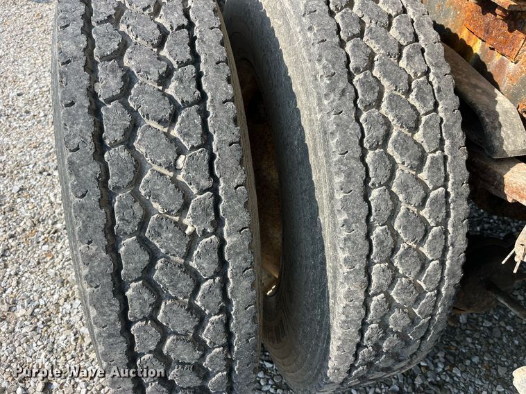 image for item MG9428 1992 Freightliner FLD  fertilizer delivery truck