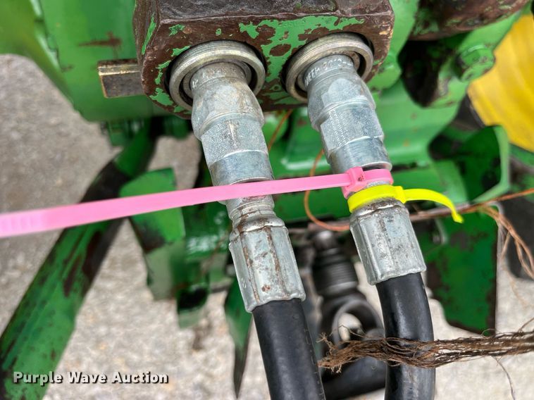 image for item MG9491 1993 John Deere 535  round baler