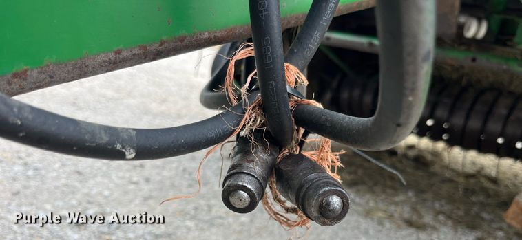 image for item MG9491 1993 John Deere 535  round baler