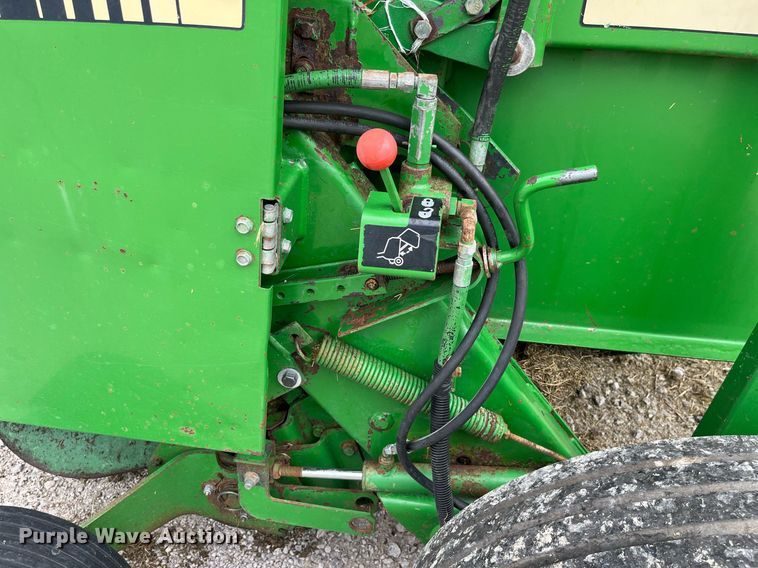 image for item MG9491 1993 John Deere 535  round baler