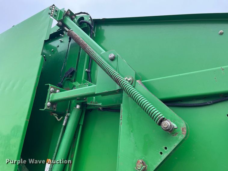 image for item MG9491 1993 John Deere 535  round baler