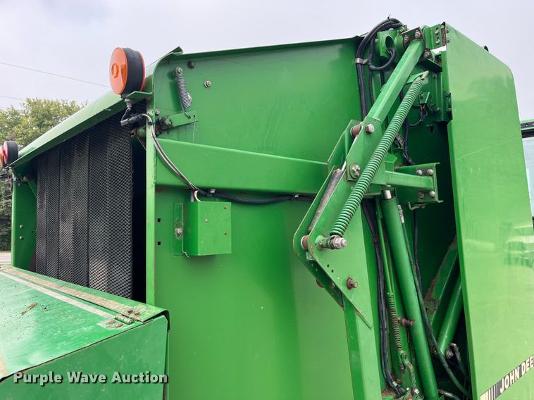 image for item MG9491 1993 John Deere 535  round baler