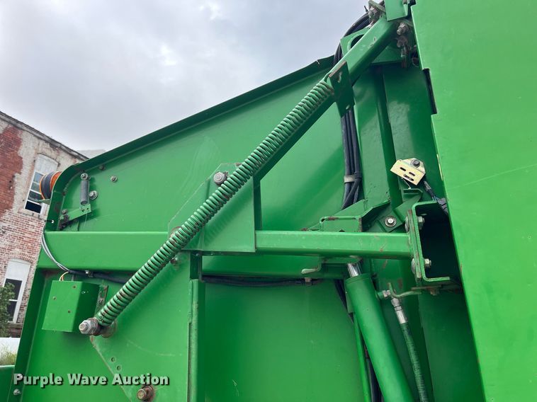 image for item MG9491 1993 John Deere 535  round baler