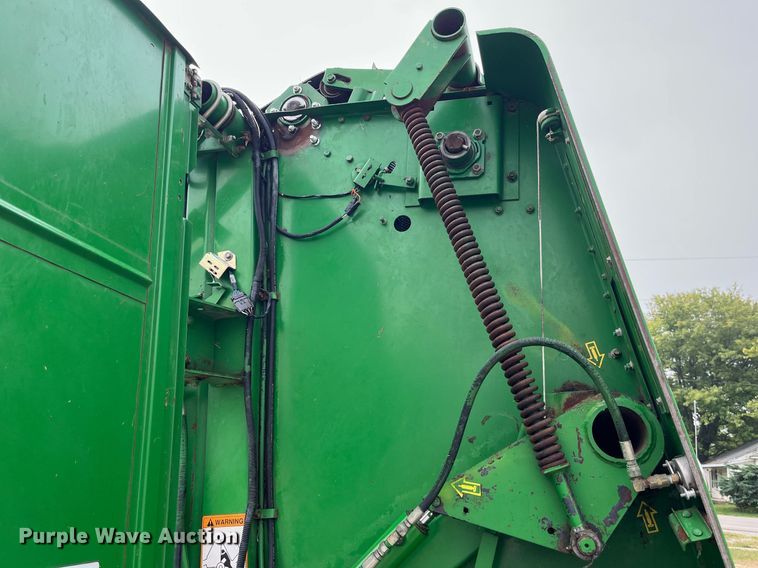 image for item MG9491 1993 John Deere 535  round baler
