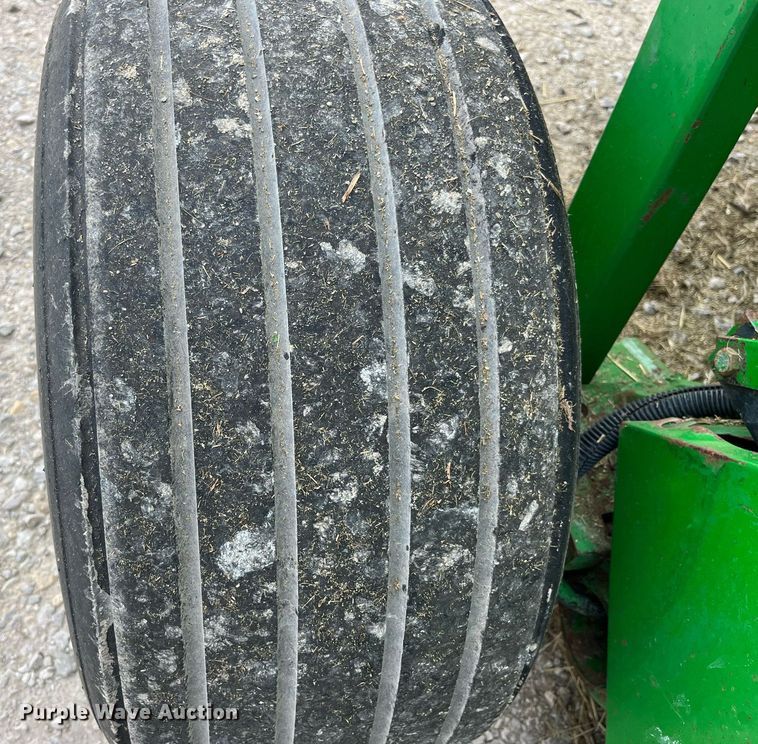 image for item MG9491 1993 John Deere 535  round baler