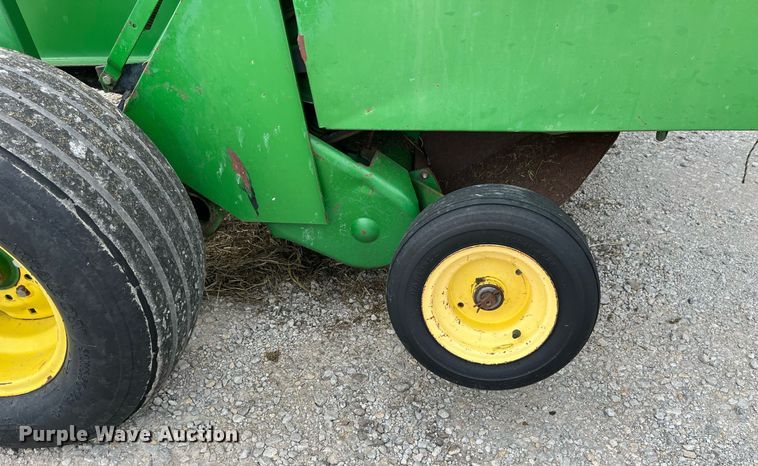 image for item MG9491 1993 John Deere 535  round baler