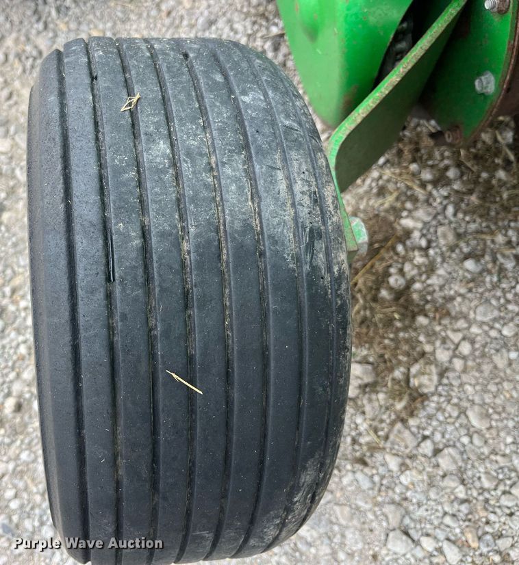 image for item MG9491 1993 John Deere 535  round baler