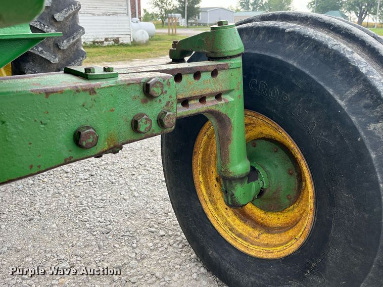 image for item MG9492 1980 John Deere 4440  tractor