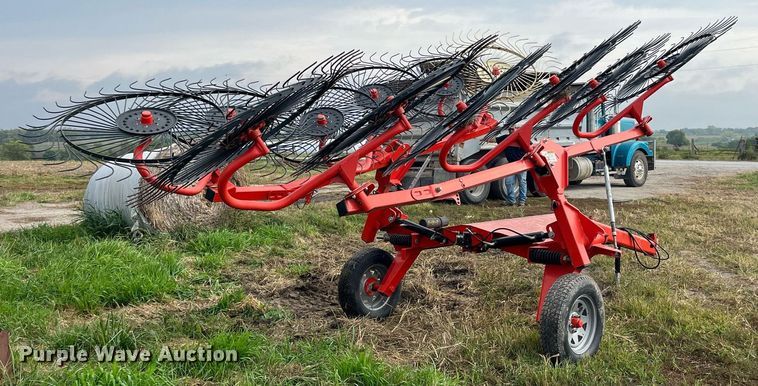 image for item MG9493 Kuhn SR112 GII  hay rake