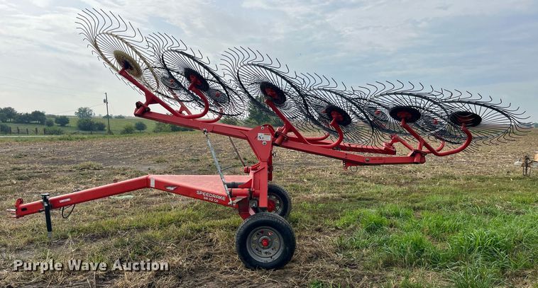 image for item MG9493 Kuhn SR112 GII  hay rake