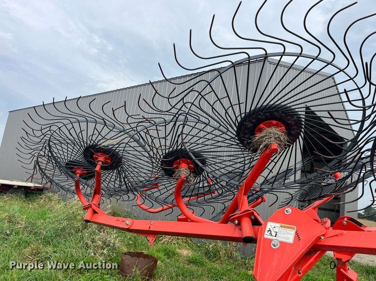 image for item MG9493 Kuhn SR112 GII  hay rake