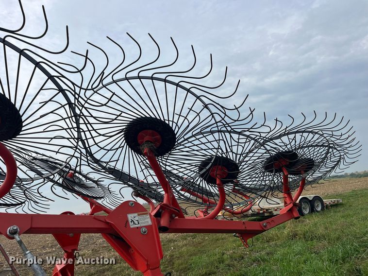 image for item MG9493 Kuhn SR112 GII  hay rake