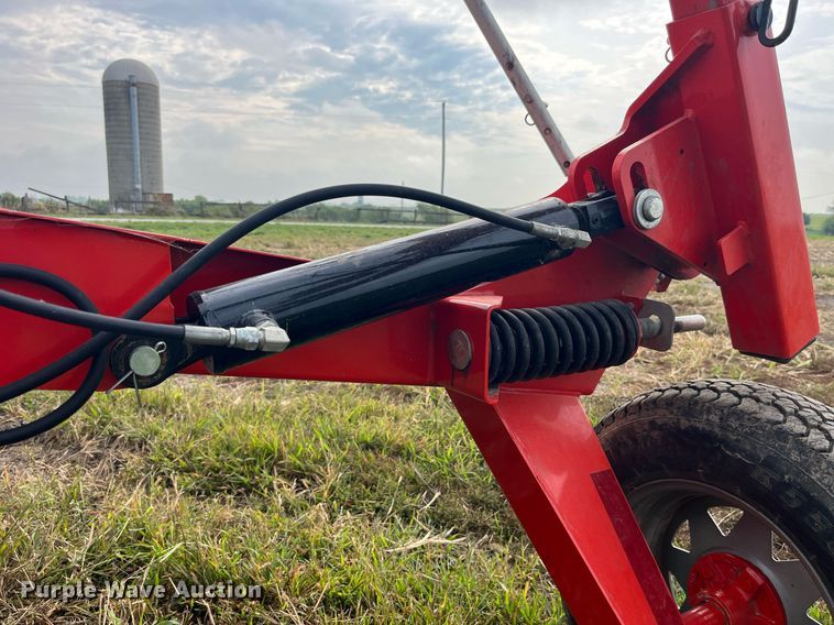 image for item MG9493 Kuhn SR112 GII  hay rake