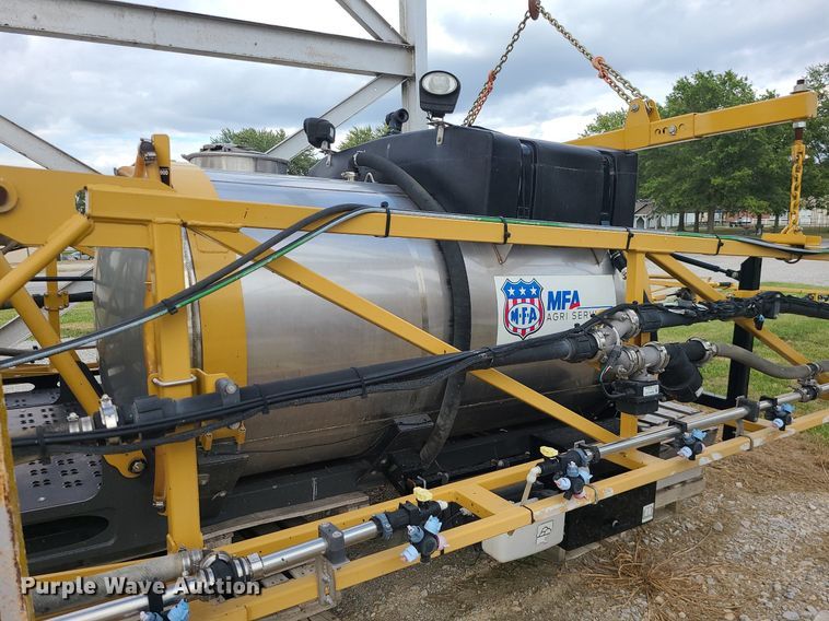 image for item MJ9390 AGCO  sprayer bed