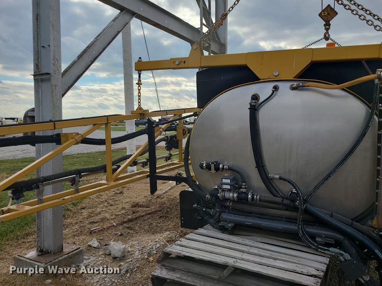 image for item MJ9390 AGCO  sprayer bed