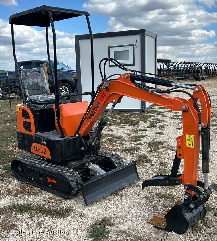 image for item MO9056 2023 AGT QH12  mini excavator