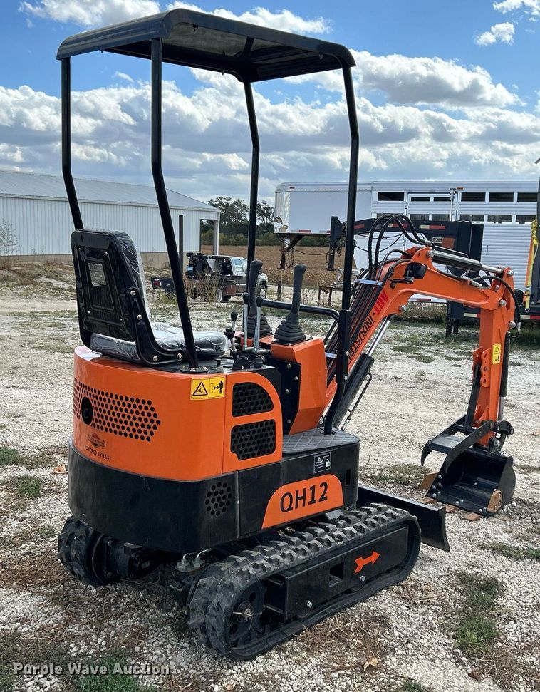 image for item MO9056 2023 AGT QH12  mini excavator