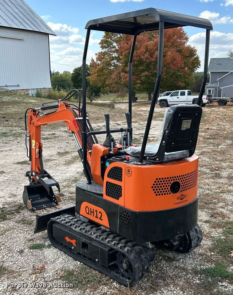 image for item MO9056 2023 AGT QH12  mini excavator