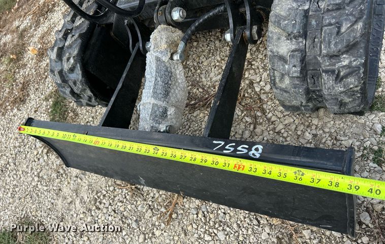 image for item MO9056 2023 AGT QH12  mini excavator