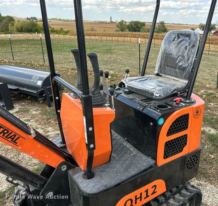 image for item MO9056 2023 AGT QH12  mini excavator