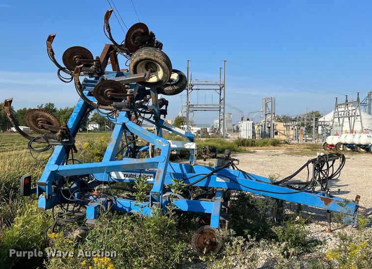 image for item NA9199 DMI Nutri-Placr 4300  anhydrous ammonia applicator