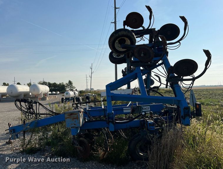 image for item NA9199 DMI Nutri-Placr 4300  anhydrous ammonia applicator