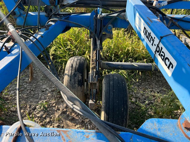 image for item NA9199 DMI Nutri-Placr 4300  anhydrous ammonia applicator