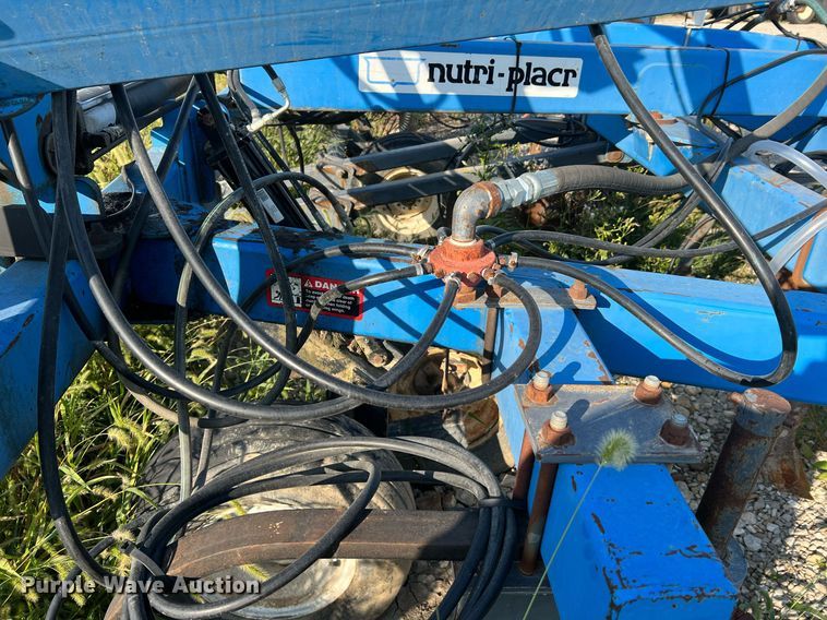 image for item NA9199 DMI Nutri-Placr 4300  anhydrous ammonia applicator