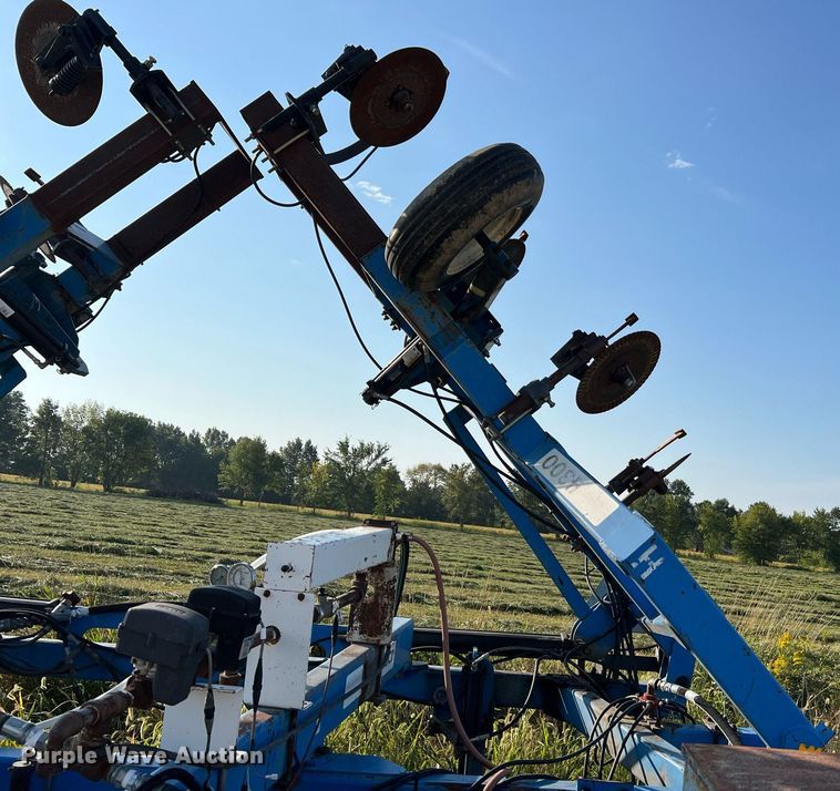 image for item NA9199 DMI Nutri-Placr 4300  anhydrous ammonia applicator