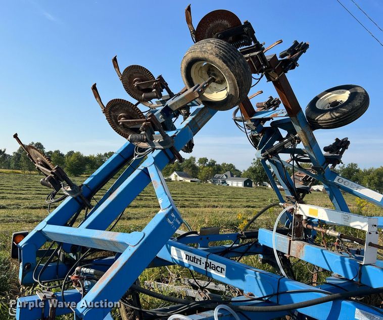 image for item NA9199 DMI Nutri-Placr 4300  anhydrous ammonia applicator