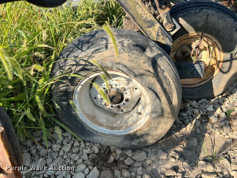 image for item NA9199 DMI Nutri-Placr 4300  anhydrous ammonia applicator