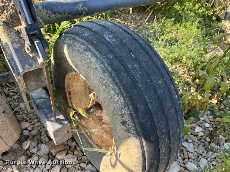 image for item NA9199 DMI Nutri-Placr 4300  anhydrous ammonia applicator