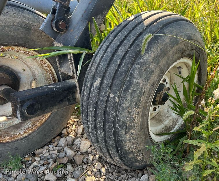 image for item NA9199 DMI Nutri-Placr 4300  anhydrous ammonia applicator