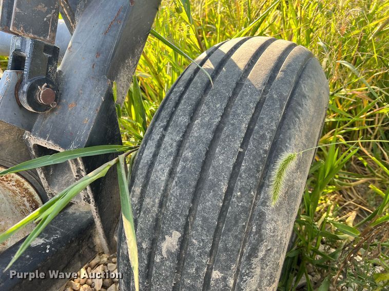 image for item NA9199 DMI Nutri-Placr 4300  anhydrous ammonia applicator