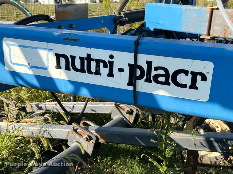 image for item NA9199 DMI Nutri-Placr 4300  anhydrous ammonia applicator