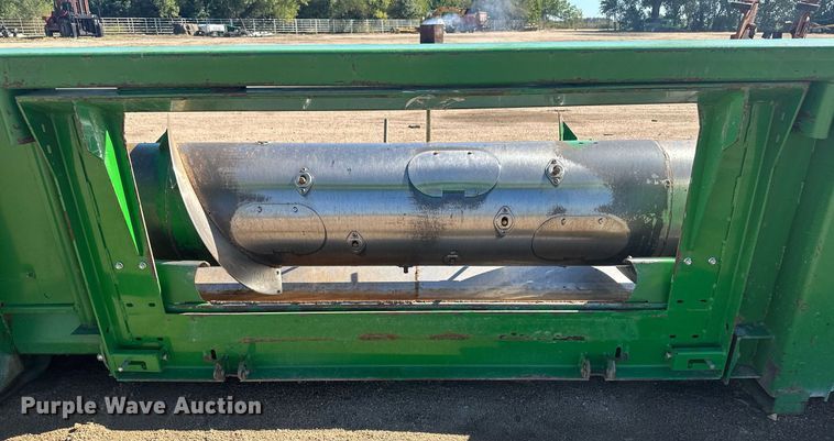 image for item NM9549 John Deere 853A  all-crop head