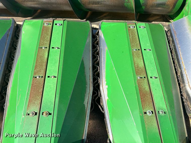 image for item NM9549 John Deere 853A  all-crop head